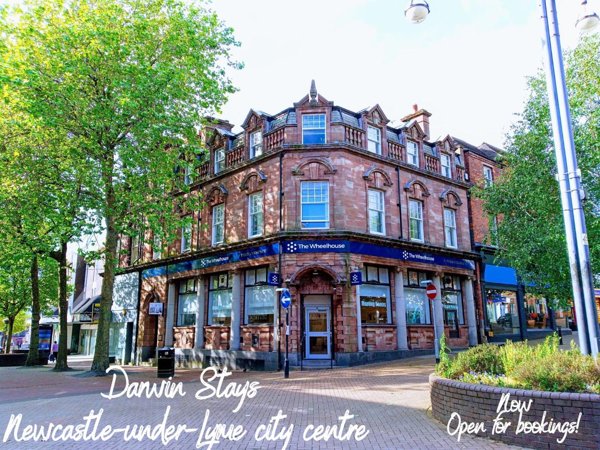 Darwin Stays - Service Accommodation In Newcastle Under Lyme City Centre ภายนอก รูปภาพ