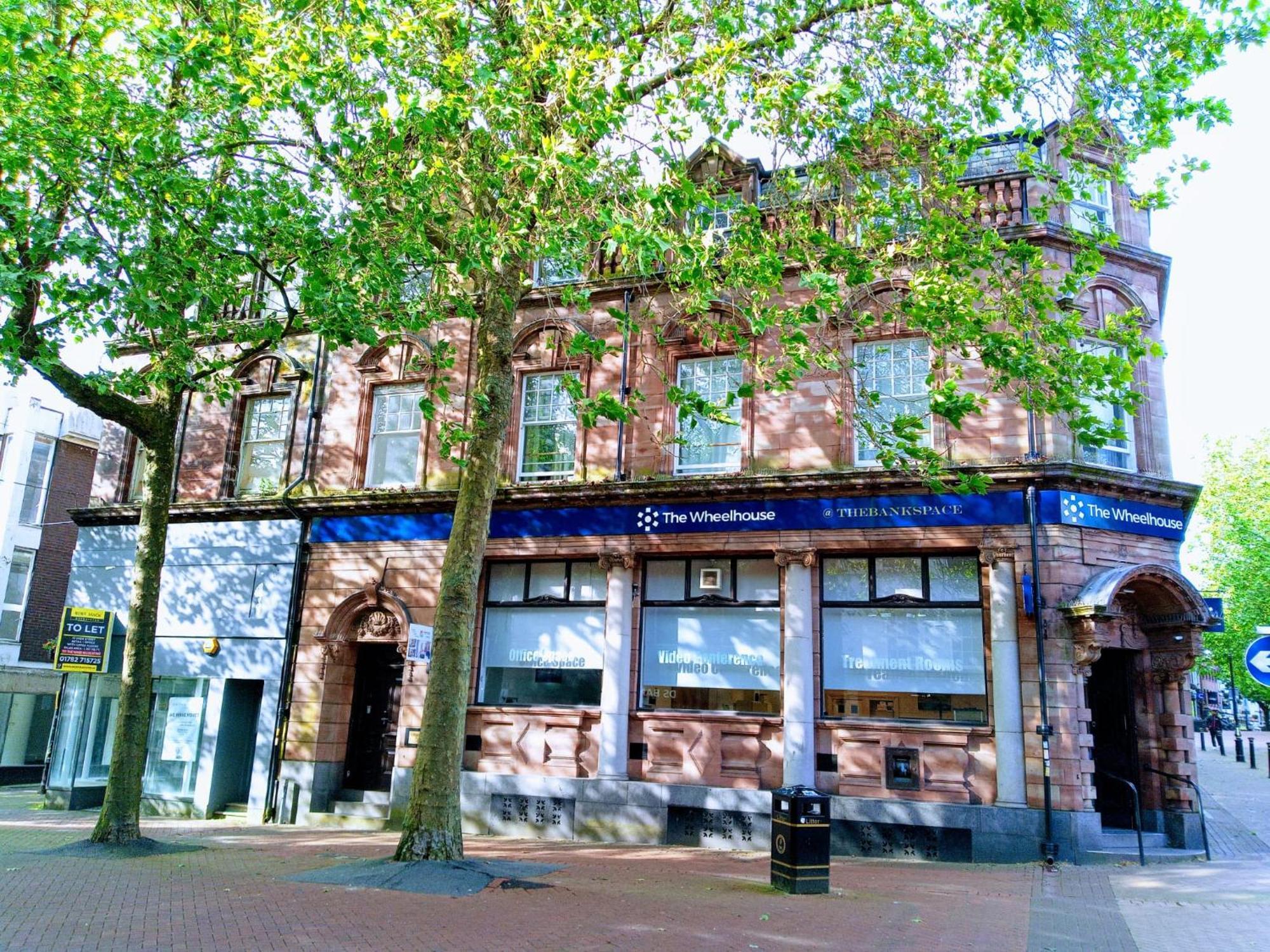 Darwin Stays - Service Accommodation In Newcastle Under Lyme City Centre ภายนอก รูปภาพ