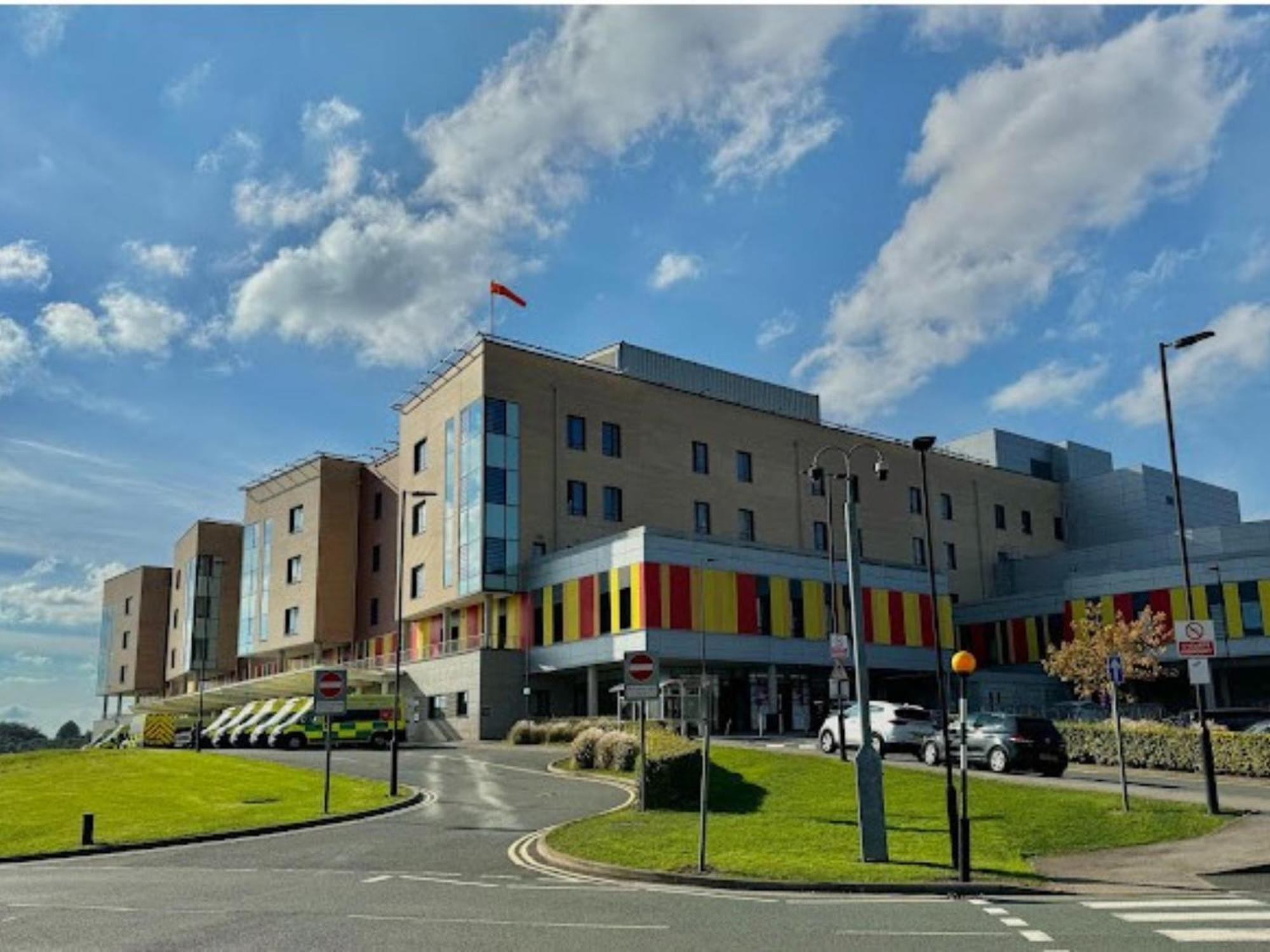 Darwin Stays - Service Accommodation In Newcastle Under Lyme City Centre ภายนอก รูปภาพ