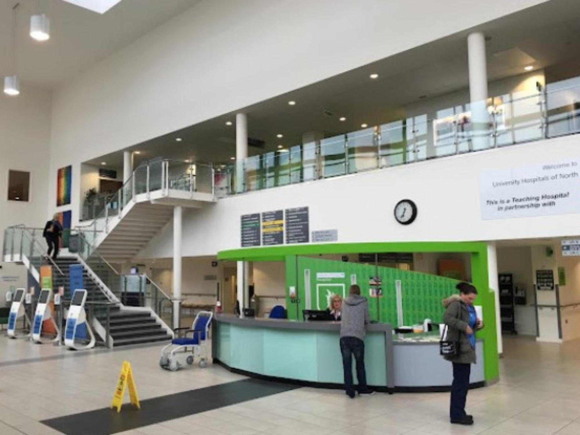 Darwin Stays - Service Accommodation In Newcastle Under Lyme City Centre ภายนอก รูปภาพ