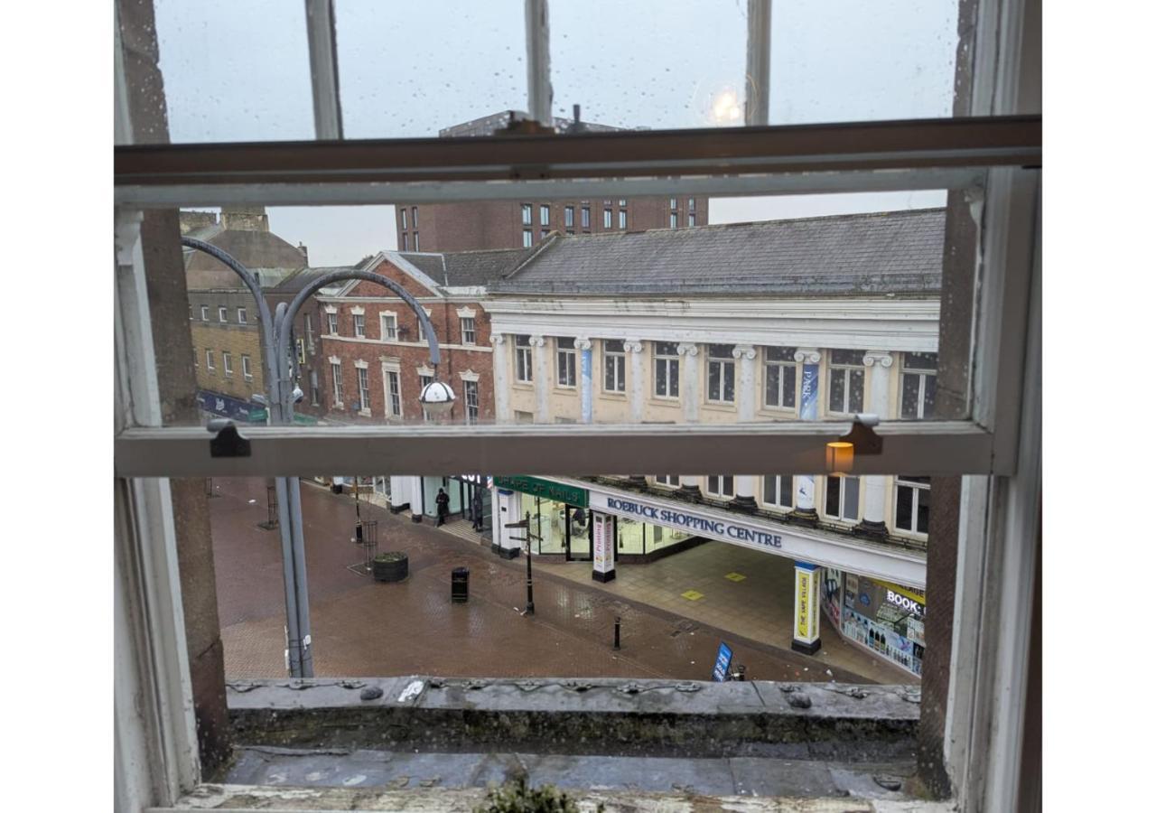 Darwin Stays - Service Accommodation In Newcastle Under Lyme City Centre ภายนอก รูปภาพ