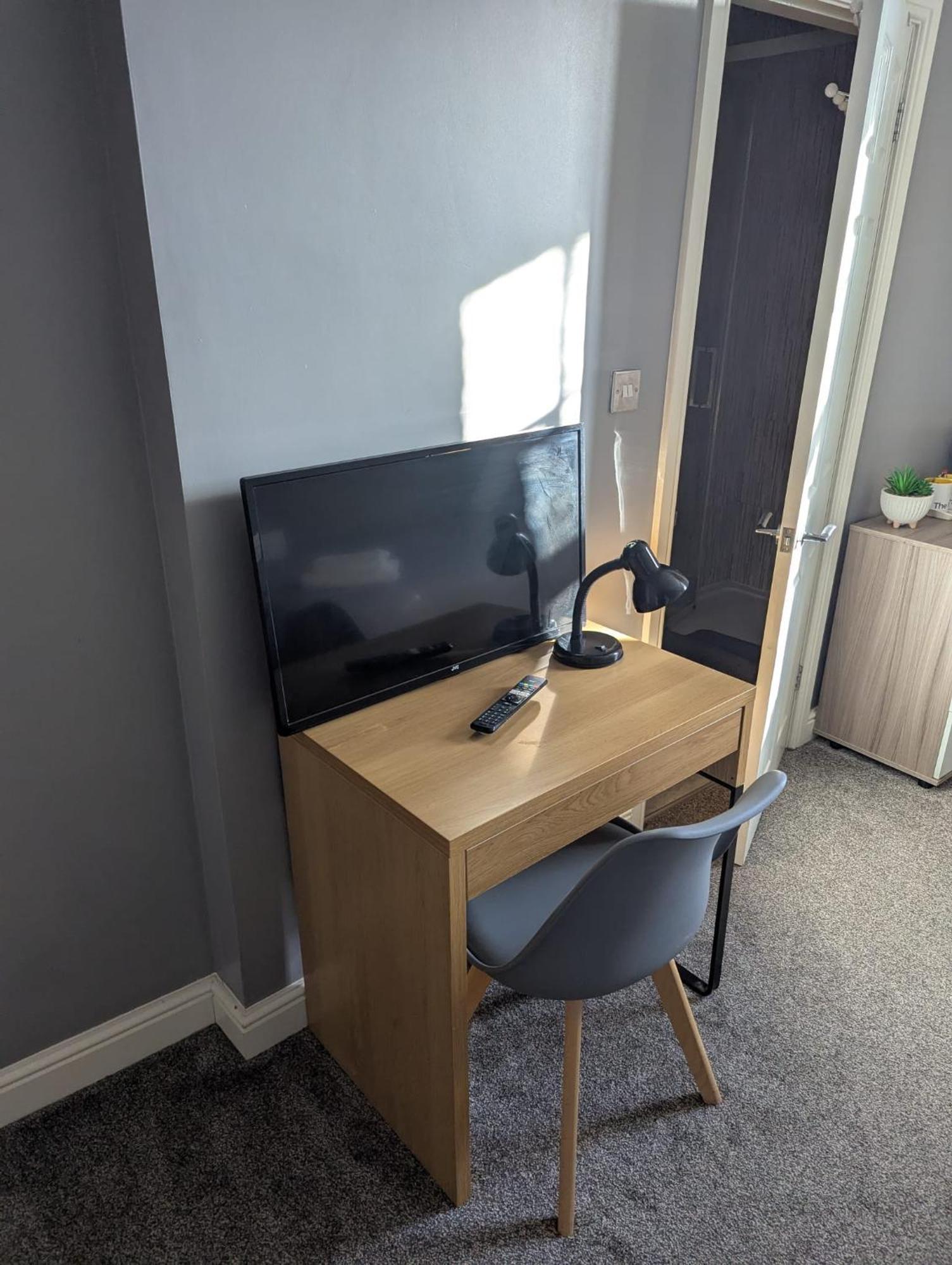 Darwin Stays - Service Accommodation In Newcastle Under Lyme City Centre ภายนอก รูปภาพ