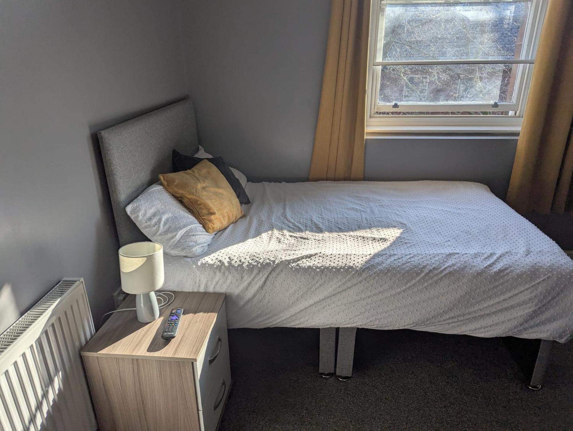 Darwin Stays - Service Accommodation In Newcastle Under Lyme City Centre ภายนอก รูปภาพ