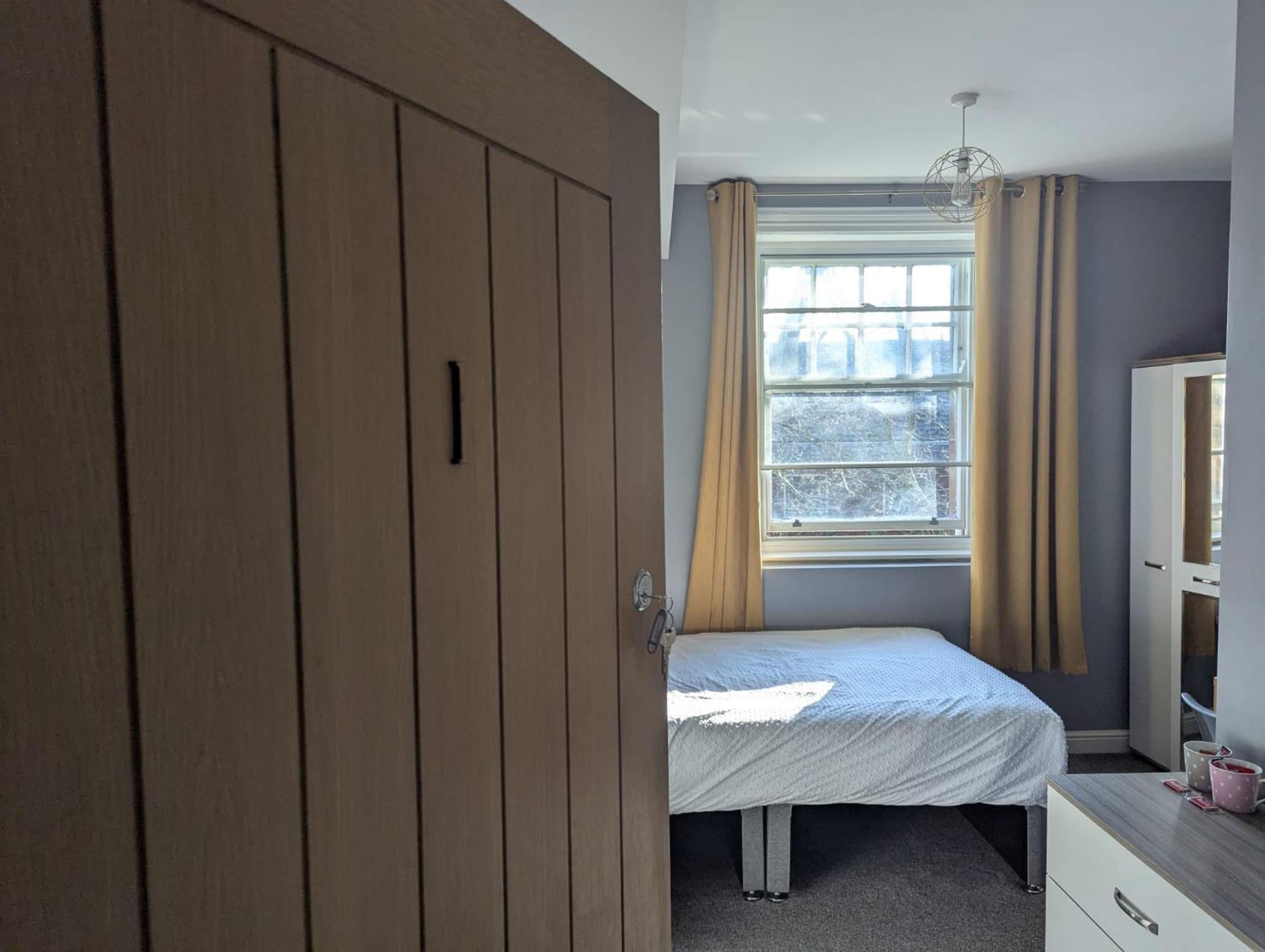 Darwin Stays - Service Accommodation In Newcastle Under Lyme City Centre ภายนอก รูปภาพ